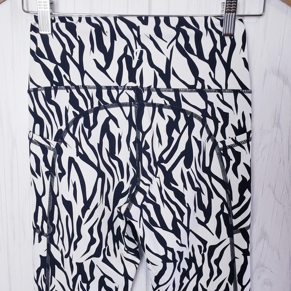 ZYIA Active Size 6-8 Safari Brilliant  Zebra Print Hi-Rise 7/8 Leggings Pockets - Picture 6 of 10